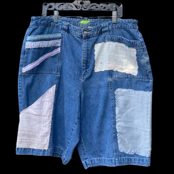 ERIKA KELLY APPAREL Patchwork Vintage Hankies & Lace Hand Sewn Denim Shorts - Picture 2 of 14